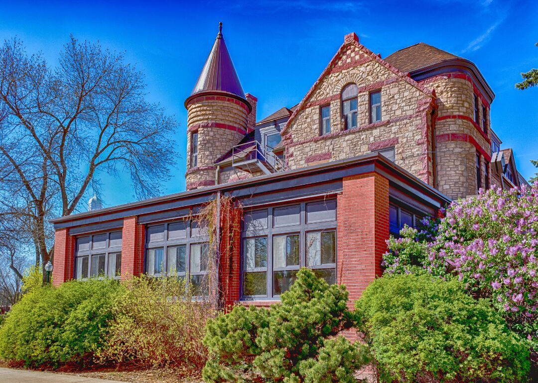 South Dakota: University of South Dakota
